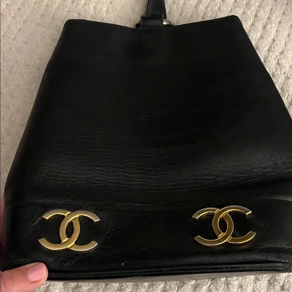 CHANEL Black bag with Gold Details - Picture 7 of 11